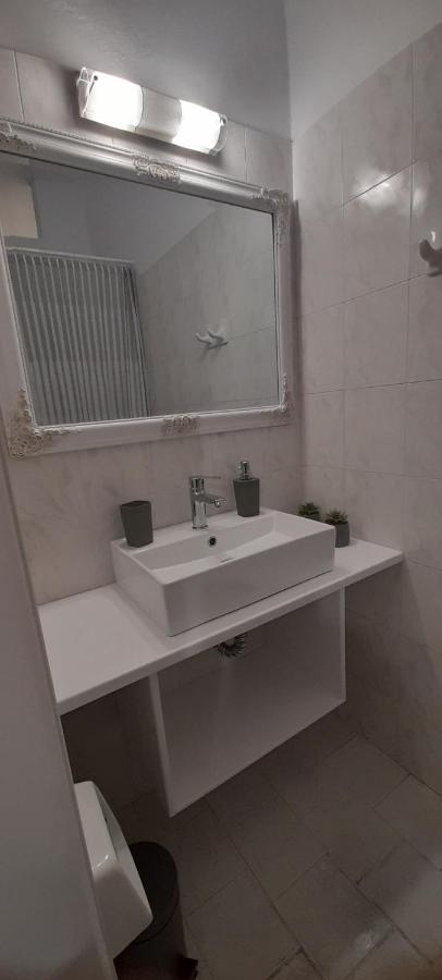 弗洛拉酒店 纳乌萨 外观 照片